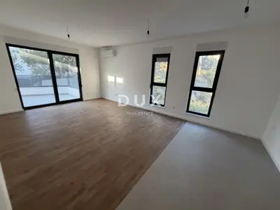 Apartment 85.8 m², Strožanac - 3 bedrooms and roof terrace