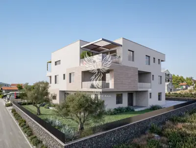 Stan, Vodice - 2 spavaće sobe, 3 kupaonice i vrt