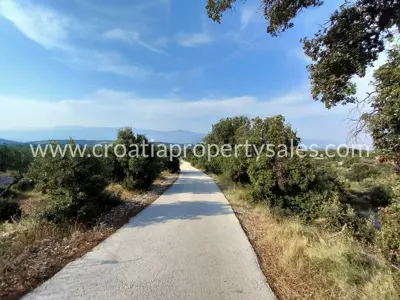 Poljoprivredno zemljište 20.256 m², Otok Brač - blaga padina