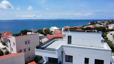 Penthouse 67 m², Petrčane - pogled na more i krovna terasa - 16
