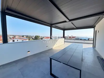 Penthouse 67 m², Petrčane - pogled na more i krovna terasa - 17