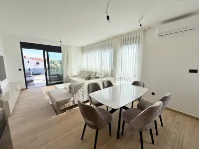 Penthouse 67 m², Petrčane - pogled na more i krovna terasa - 3