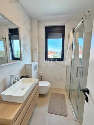 Penthouse 67 m², Petrčane - pogled na more i krovna terasa - 13