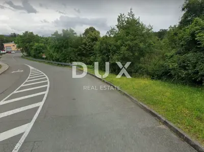 Baugrundstück, Permani - direkt an der Asphaltstraße und mit Versorgungsanschlüssen