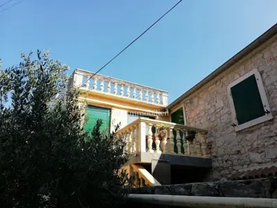 Kamena kuća, Preko na Ugljanu - 4 apartmana, 100 m od mora - 9