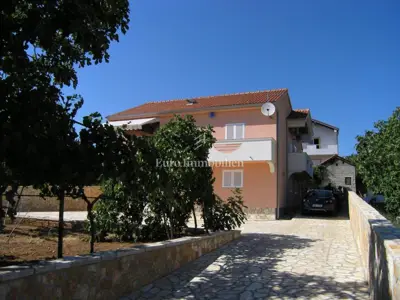 Kuća 320 m², Posedarje - 200 m od mora