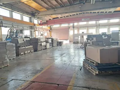 Produktions- und Lagerfläche 2 235 m², Solin - Zufahrt für Sattelschlepper