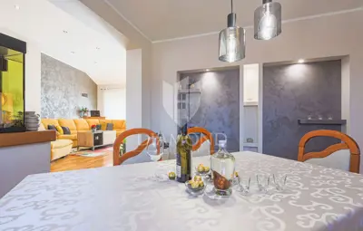 Kuća 320 m², Svetvinčenat - bazen i dvije stambene jedinice - 8