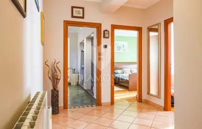 Kuća 320 m², Svetvinčenat - bazen i dvije stambene jedinice - 10