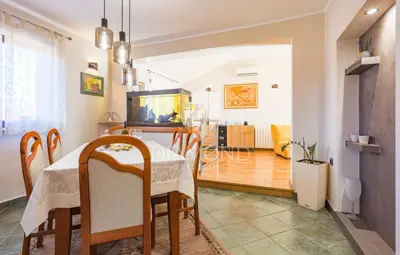 Kuća 320 m², Svetvinčenat - bazen i dvije stambene jedinice - 6