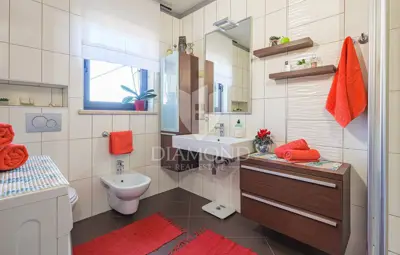 Kuća 320 m², Svetvinčenat - bazen i dvije stambene jedinice - 16