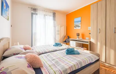 Kuća 320 m², Svetvinčenat - bazen i dvije stambene jedinice - 18