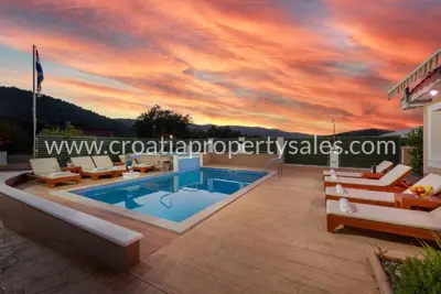 Villa 240 m², Split - Pool und Natur
