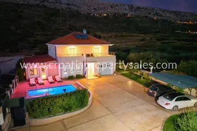 Villa 240 m², Split - Pool und Natur - 3