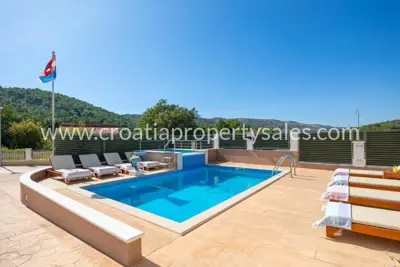 Villa 240 m², Split - Pool und Natur - 4