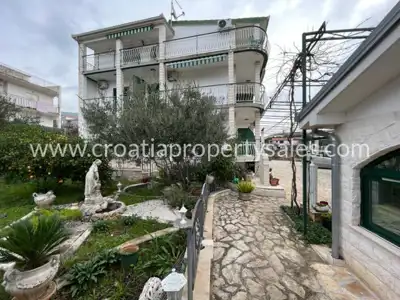Apartmanska kuća, Trogir, 300 m od mora i centra mjesta - 2