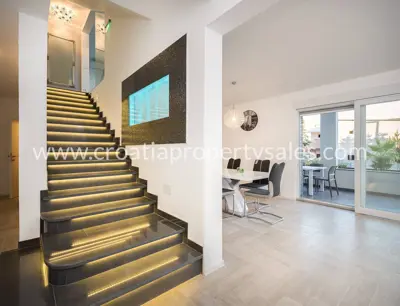 Villa 410 m², Rogoznica, in der Nähe des Strandes und Meerblick - 10