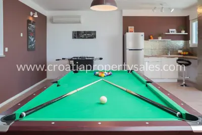Villa 410 m², Rogoznica, in der Nähe des Strandes und Meerblick - 11