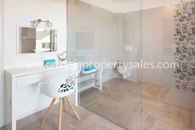 Villa 410 m², Rogoznica, in der Nähe des Strandes und Meerblick - 4