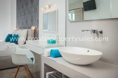 Villa 410 m², Rogoznica, in der Nähe des Strandes und Meerblick - 5