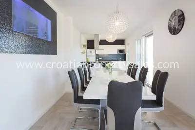 Villa 410 m², Rogoznica, in der Nähe des Strandes und Meerblick - 7