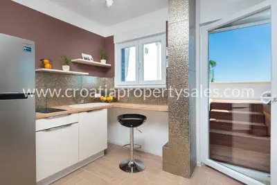 Villa 410 m², Rogoznica, in der Nähe des Strandes und Meerblick - 12