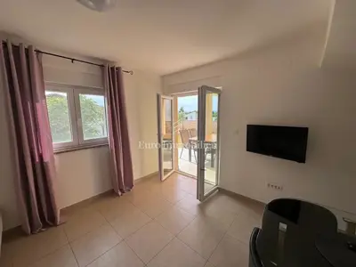 Dva apartmana u prizemlju s okućnicom Omišalj - 13