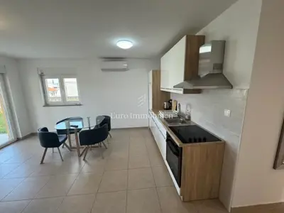 Dva apartmana u prizemlju s okućnicom Omišalj - 8