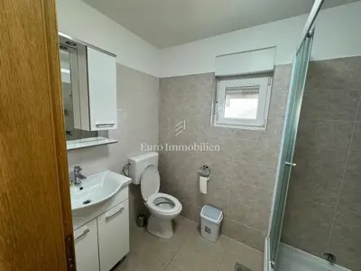 Dva apartmana u prizemlju s okućnicom Omišalj - 18