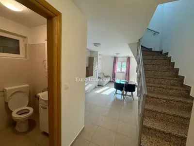 Dva apartmana u prizemlju s okućnicom Omišalj - 15