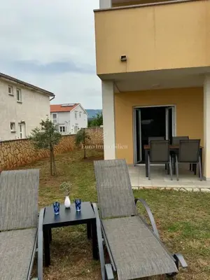 Dva apartmana u prizemlju s okućnicom Omišalj - 4