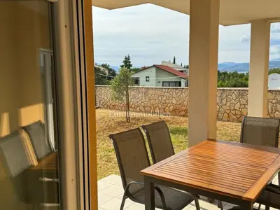 Dva apartmana u prizemlju s okućnicom Omišalj - 5