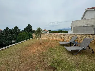 Dva apartmana u prizemlju s okućnicom Omišalj - 3