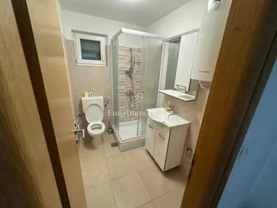 Dva apartmana u prizemlju s okućnicom Omišalj - 12