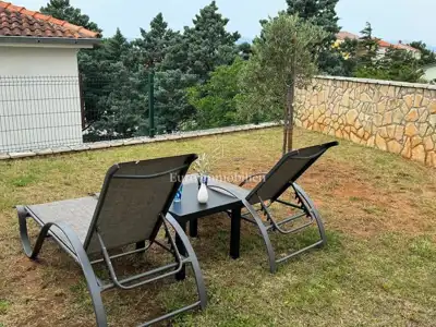 Dva apartmana u prizemlju s okućnicom Omišalj - 2