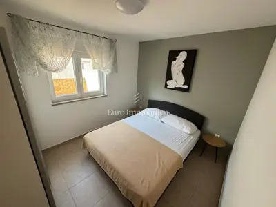 Dva apartmana u prizemlju s okućnicom Omišalj - 10