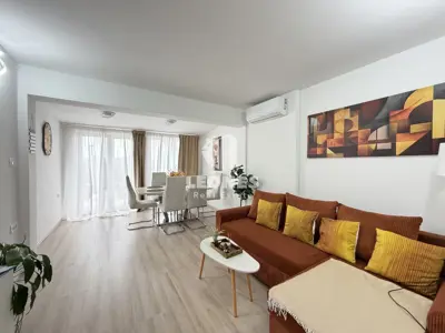 Renovated apartment with a garden near the sea in Novigrad