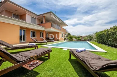 ISTRA, ROVINJ - Langfristige Vermietung einer Villa mit beheiztem Pool
