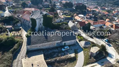 Old house 1,841 m², island of Brač - sea view