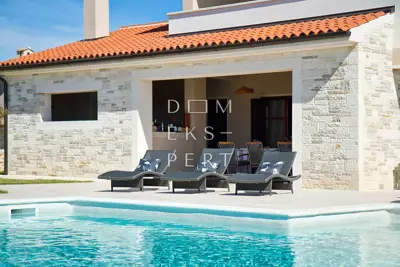 Juršići, Holiday home with pool in Istria - 358 m² - 3