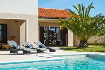 Juršići, Holiday home with pool in Istria - 358 m² - 4
