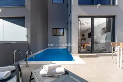 House 114 m², Funtana - pool and parking space