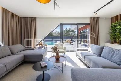 Haus zur Miete in Kaštel Stari, 260 m² - 10