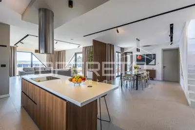 Haus zur Miete in Kaštel Stari, 260 m² - 11
