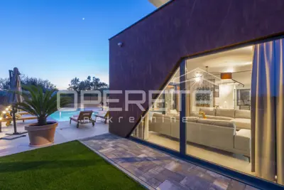 Haus zur Miete in Kaštel Stari, 260 m² - 21