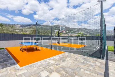 Haus zur Miete in Kaštel Stari, 260 m² - 8