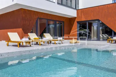 Haus zur Miete in Kaštel Stari, 260 m² - 3