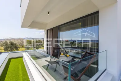 Haus zur Miete in Kaštel Stari, 260 m² - 16