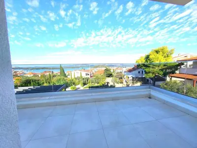 Vila 244 m², Murter - bazen i pogled na more
