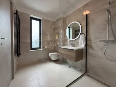 Kuća 257 m², Kaštel Novi - bazen i privatnost - 19